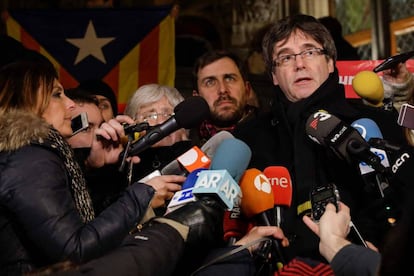 Carles Puigdemont atén a la premsa el passat 6 de febrer a Bèlgica.