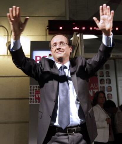 François Holande celebra su victoria en la sede del partido en París.