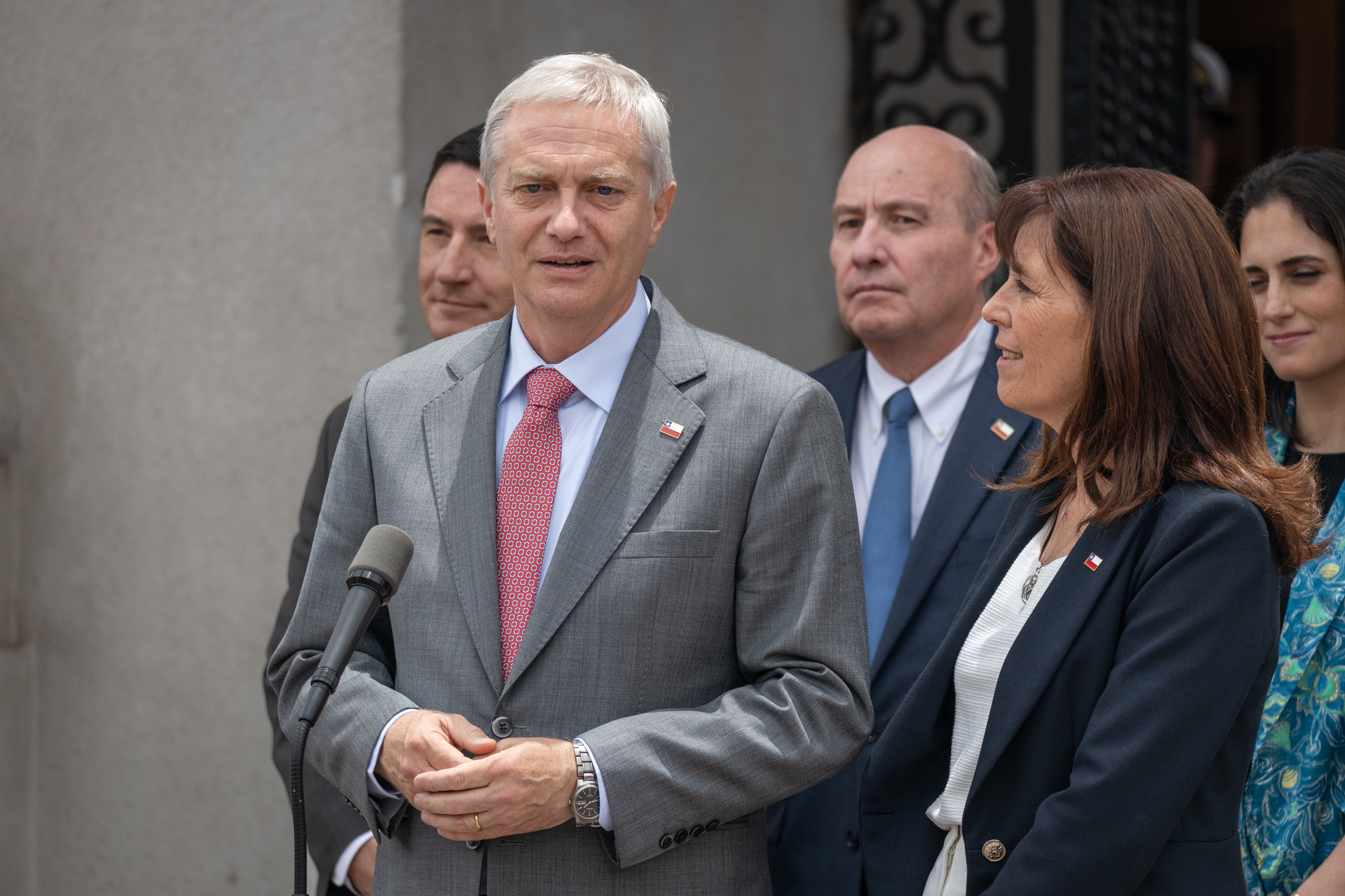 Boric y Kast apuestan por una transición ordenada tras el triunfo de la extrema derecha en Chile