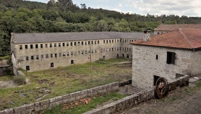 Edificios que albergaron la f&aacute;brica de papel de O Lousado 