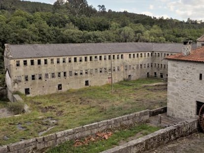 Edificios que albergaron la f&aacute;brica de papel de O Lousado 