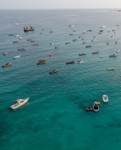 El puerto de la población de Santa María, en isla de Sal (Cabo Verde).