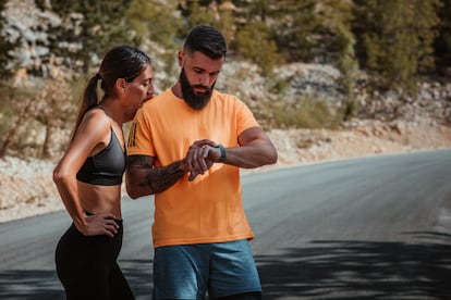 La Sociedad Española de Obesidad reconoce que la actividad física es mucho más que una medicina para combatir este problema. Sesiones diarias de entre cinco y diez minutos son suficientes para empezar a tener beneficios, incluso entre los mayores de 80 años.