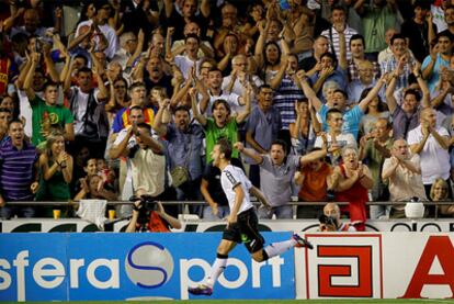 Roberto Soldado celebra su diana ante el Atlético.