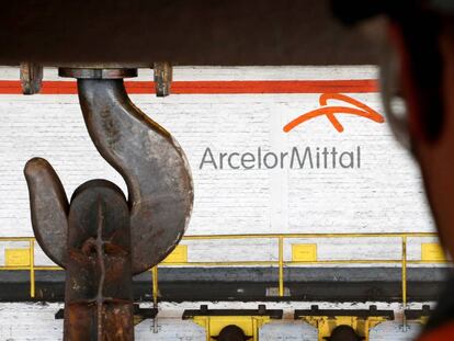 Trabajador de una planta de ArcelorMittal