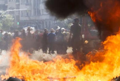 Los trabajadores del naval de la comarca de Vigo y de Ferrol han vuelto a protestar en la calle días antes de que se conozca la resolución del comisario de Competencia, Joaquín Almunia, sobre el expediente del tax lease