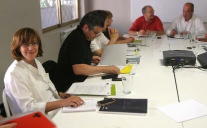 Urgell (a la izquierda), ayer en la reunión del consejo de Tabakalera.