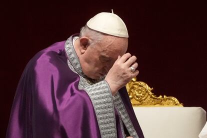 El papa Francisco, este viernes en la basílica de San Pedro.