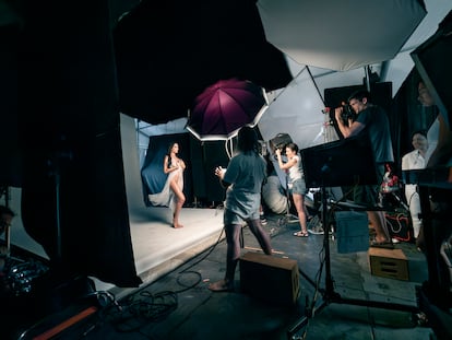 'Making of' de la sesión de fotos de Elodie Di Patrizi para el calendario Pirelli 2025.