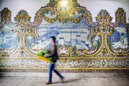 El luminoso Mercado do Livramento, de 1930, destaca por sus columnas de hierro y los paneles de azulejos de los años treinta y cuarenta.