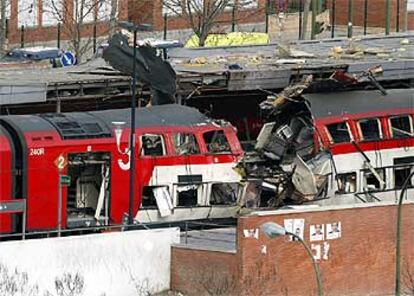 Imagen de uno de los vagones afectados por el atentado en la estación de El Pozo.