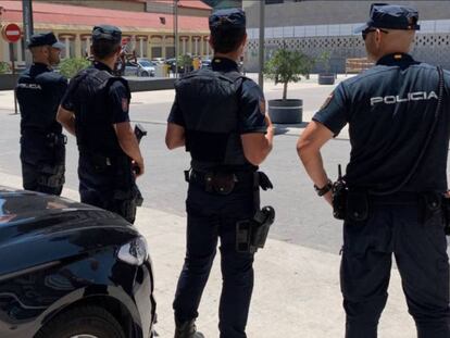 Efectivos de la Policía Nacional en Málaga en una imagen de archivo.