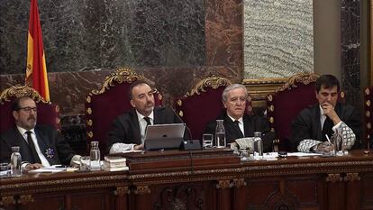 El presidente del tribunal, Manuel Marchena, junto a los jueces Andrés Martínez, Juan Ramón Berdugo y Antonio del Moral, durante la sesión del juicio del 'procés' de este jueves.