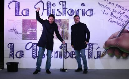 Pablo Iglesias y Alberto Garzón, en el acto de arranque de campaña.