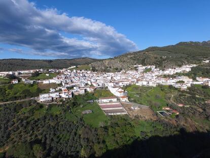 El nombre de Fuencaliente, en Ciudad Real, proviene de los manantiales de aguas termales que brotan del municipio.