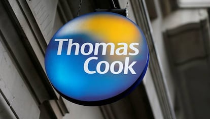 Logo de Thomas Cook en una agencia de viajes en Londres.