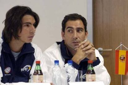 Rafael Nadal y Albert Costa, ayer en una rueda de prensa en Bratislava.