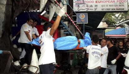 Rescate de las víctimas en Phuket.
