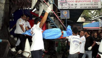 Rescate de las v&iacute;ctimas en Phuket.