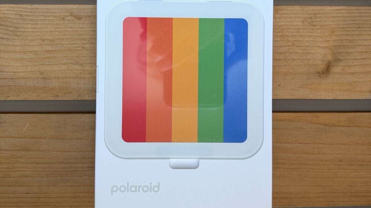 La aplicación es fácil de instalar y el formato es el tradicional cuadrado de Polaroid, con colores vivos y brillantes.