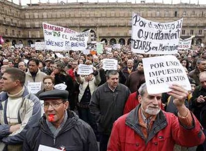 Vecinos de Salamanca en manifestación de protesta contra la subida municipal de impuestos.