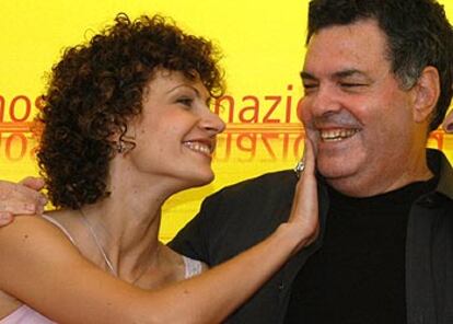 Diana Bespicini y Amos Gitai, en la presentación de <i>La tierra prometida</i><b> en </b>Venecia.