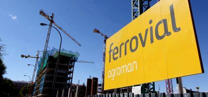 Cartel de Ferrovial Agroman en una obra de Madrid.