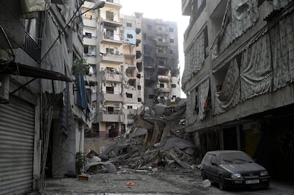 Edificios destruidos tras un bombardeo israelí sobre el barrio de Mreijeh en Beirut, este viernes. 