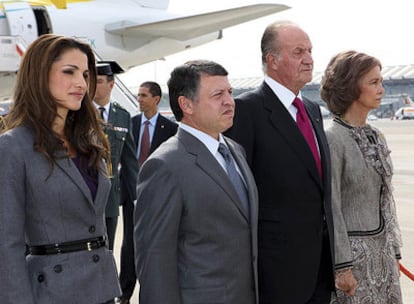 Rania de Jordania, Abdalá II, Don Juan Carlos y Doña Sofía, tras la llegada de los primeros a Madrid