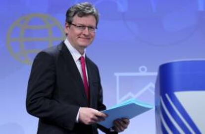 El comisario europeo de Empleo y Asuntos Sociales, Laszlo Andor, a su llegada a la rueda de prensa celebrada hoy en Bruselas (Bélgica).