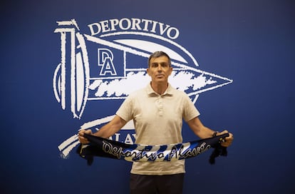 Juan Ramón López Muñiz, durante su presentación con el Alavés.