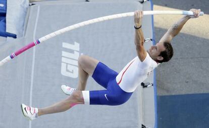 Lavillenie, saltando 5,80m el miércoles pasado, en las calles de Des Moines (EE UU).