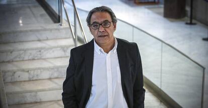 El portavoz socialista Manuel Mata en las Cortes Valencianas.