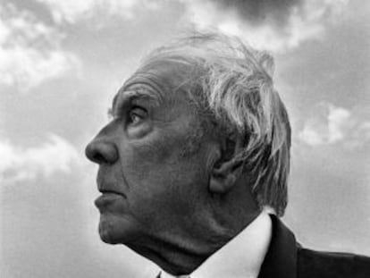 El escritor Jorge Luis Borges, retratado en Sicilia.