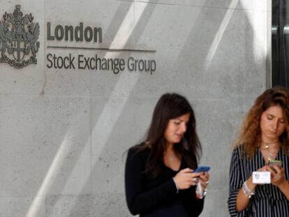 Trabajadores de la Bolsa de Londres.