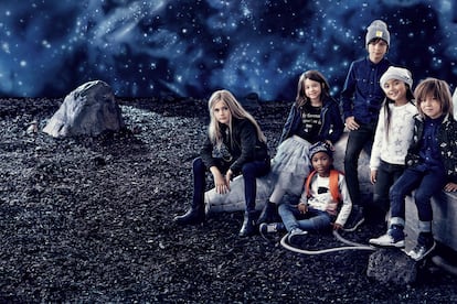 H&M propone un otoño muy especial. El gigante sueco se inspira en la carrera espacial para crear una colección protagonizada por estrellas, cohetes y astronautas. Muy divertida.