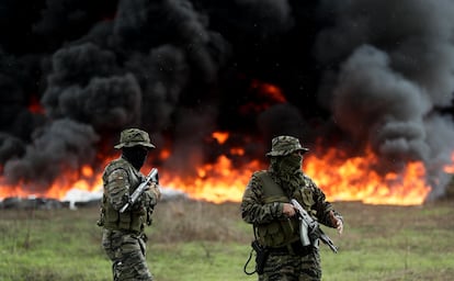 Miembros de la policía durante un operativo antidrogas, en Panamá, el 29 de noviembre de 2019.