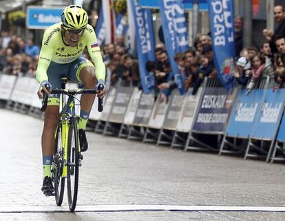 Contador durante la última etapa de la Vuelta Ciclista al País Vasco