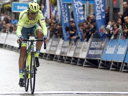 Contador durante la última etapa de la Vuelta Ciclista al País Vasco