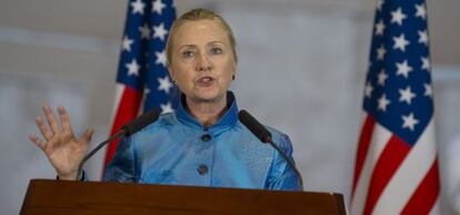 La secretaria de Estado Hillary Clinton en una rueda de prensa en Armenia.