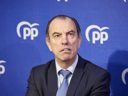 El diputado Carlos García Adanero, durante su reunión con el PP navarro, el  martes en Pamplona.