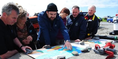 Historian John Treacy coordinates a search with a team of divers.