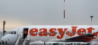 Avi&oacute;n de EasyJet en el aeropuerto de Liverpool.