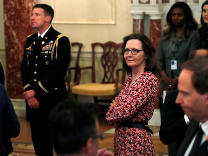 A candidata a dirigir a CIA, Gina Haspel, durante um ato no Departamento de Estado.