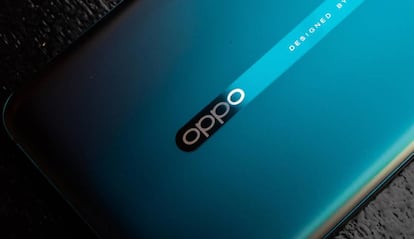 Logo de OPPO en un teléfono