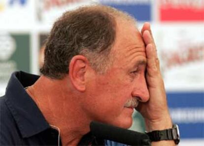 Un gesto expresivo de Luiz Felipe Scolari.