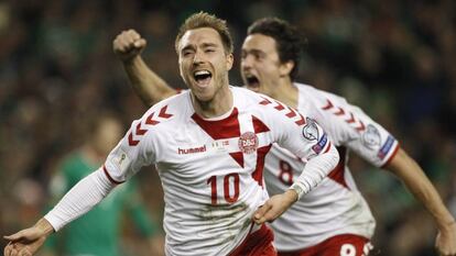 Christian Eriksen celebra su tercer gol en Dubl&iacute;n.