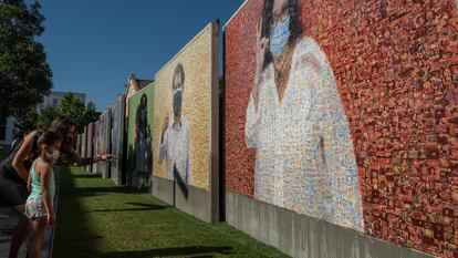 El mural 'Mirades des del confinament' en Igualada.