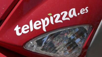 Logotipo de Telepizza en una moto