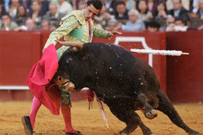 Matías Tejela, en el sexto toro.